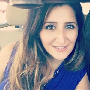 Meet your Posher, Mona